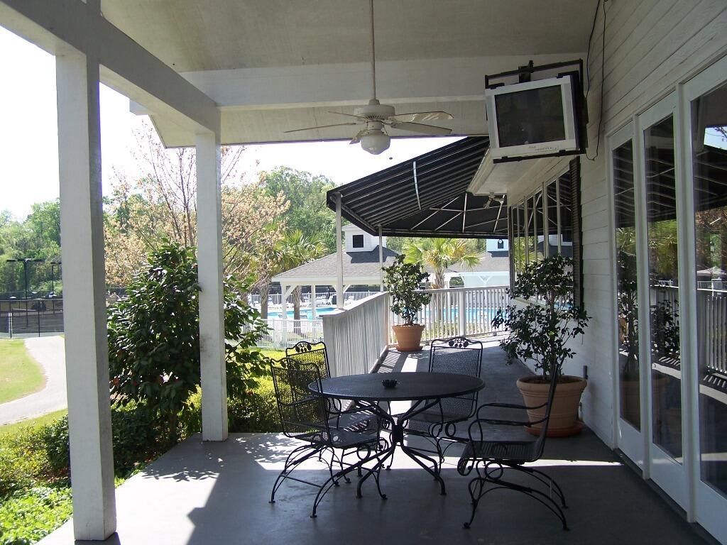 297 Renau Boulevard Photo 24