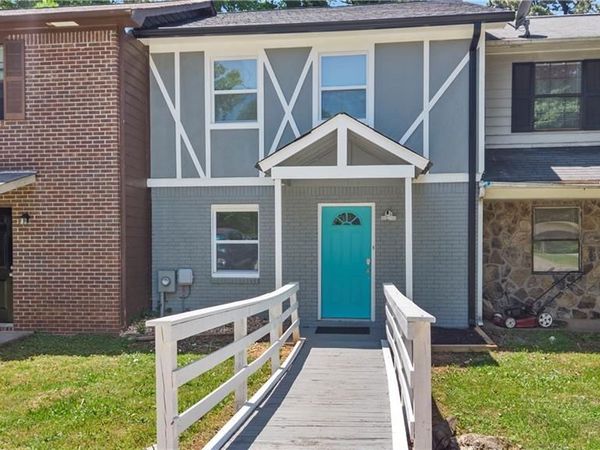 5758 Old Gordon Road , Mableton, GA 30126