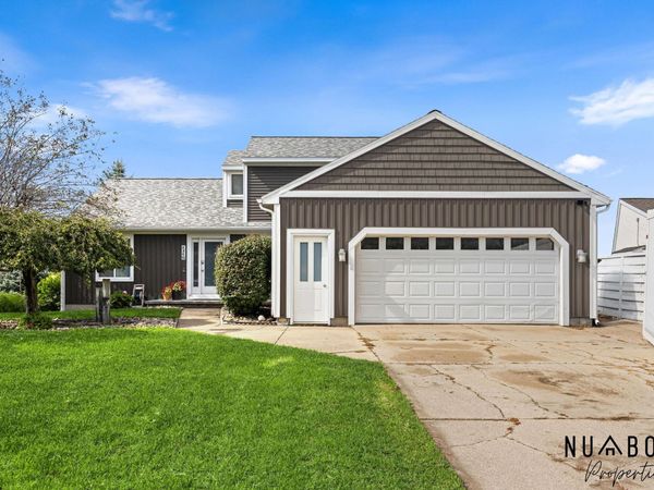 3037 Bluewater Lane SW, Grandville, MI 49418