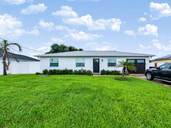 528 SW RYAN Avenue, Port St. Lucie, FL 34953