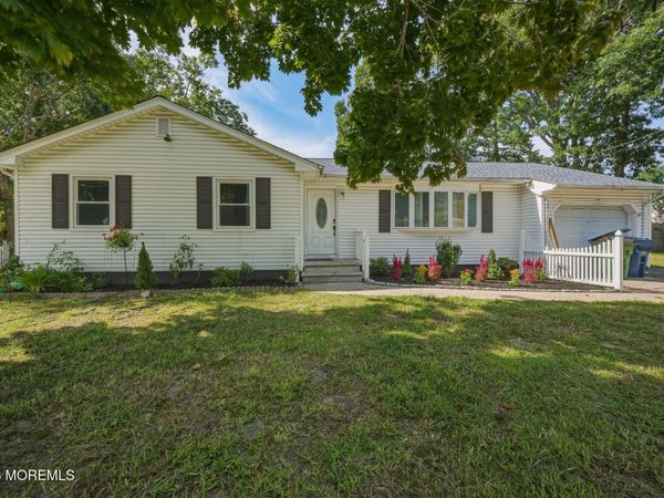 328 Mizzen Avenue, Beachwood, NJ 08722