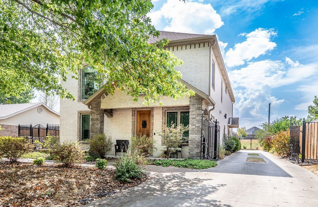 1383 N Heritage Avenue, Fayetteville, AR 72704 Main Photo