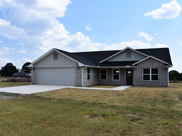 2915 E 2090 Road , Hugo, OK 74743
