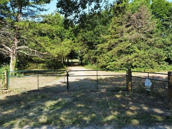1979 CR 1135 , Ravenna, TX 75476