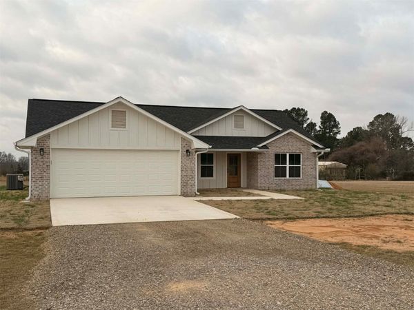 2911 E 2090 Road, Hugo, OK 74743
