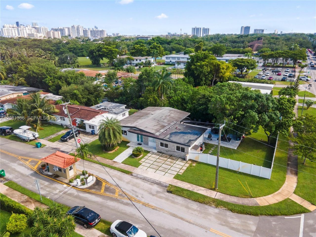 2200 NE 192nd St, Miami, FL 33180 Photo