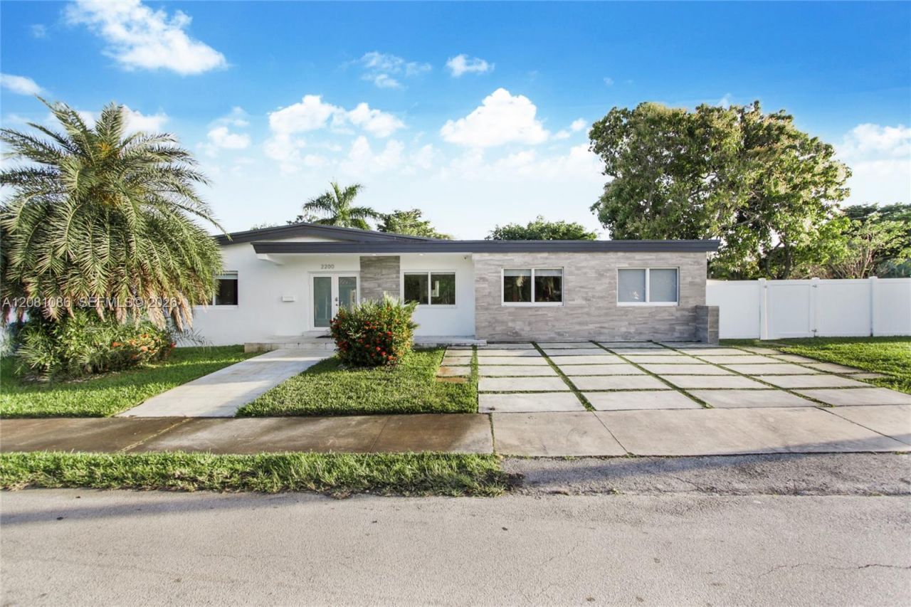2200 NE 192nd St, Miami, FL 33180 Photo