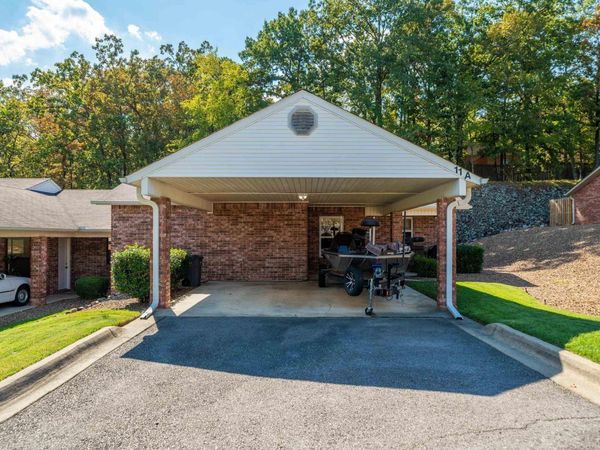 500 Pakis Street , Hot Springs, AR 71913