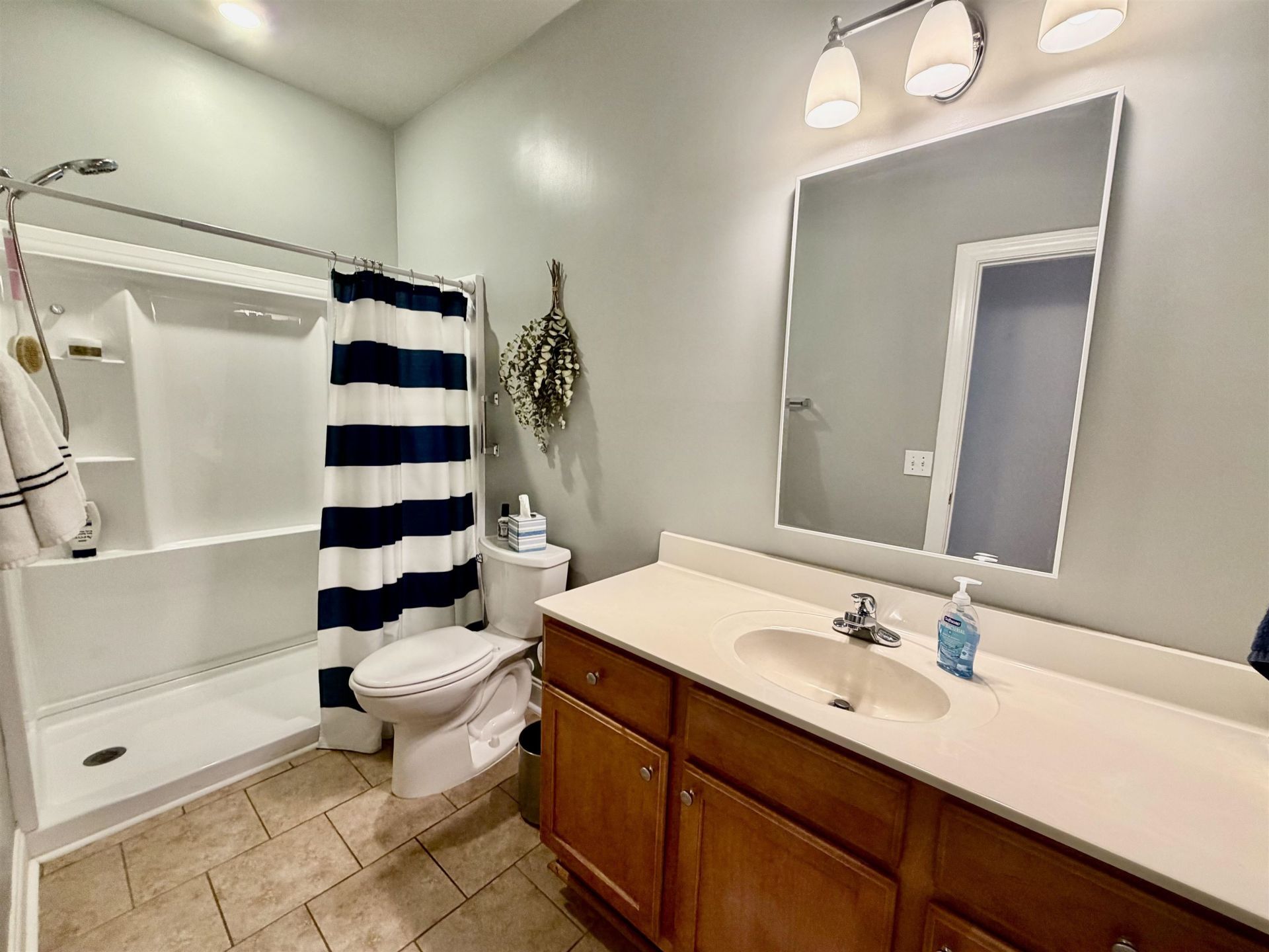2049 Silver Crest Dr. Photo 27