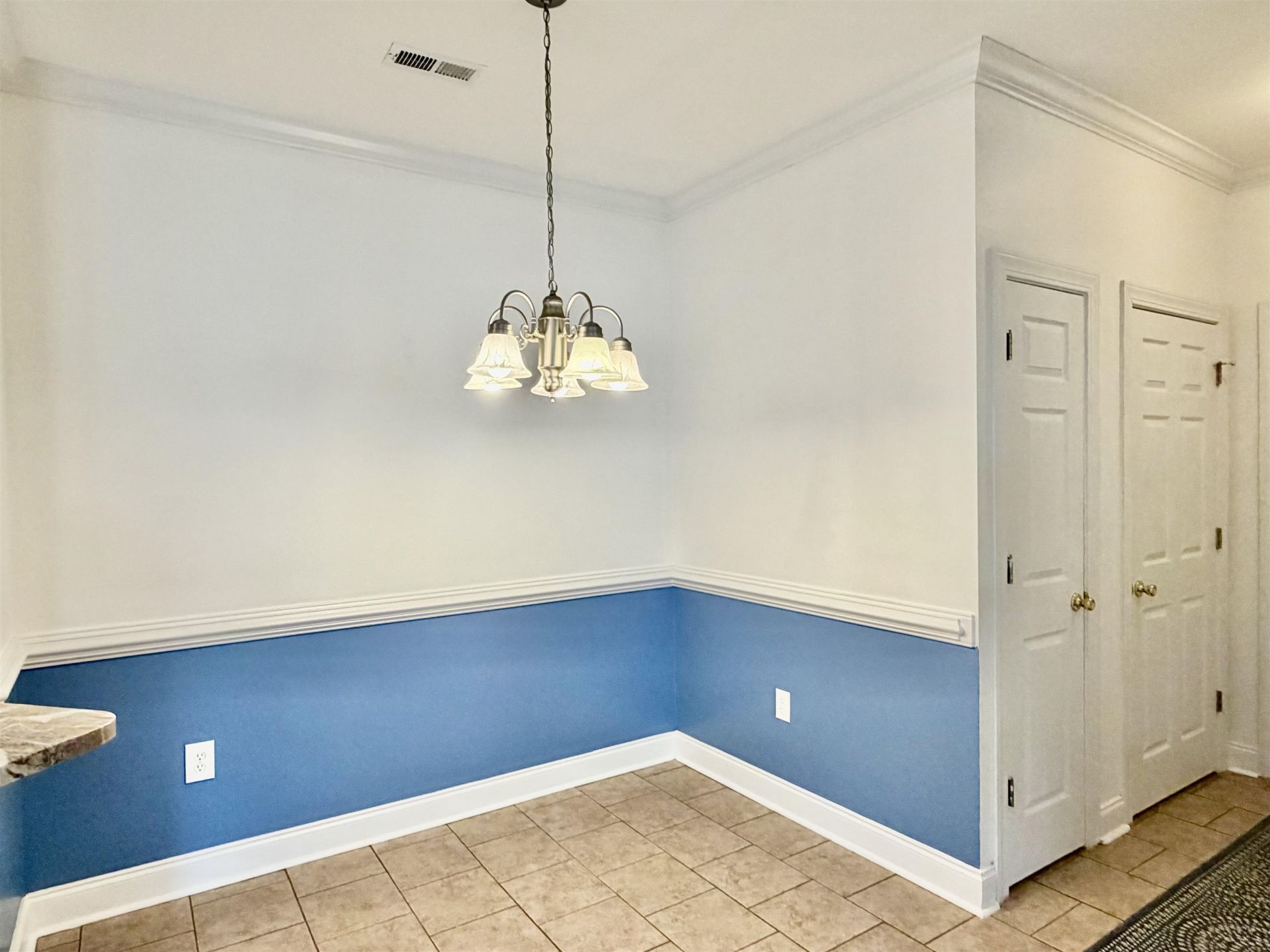 2049 Silver Crest Dr. Photo 7