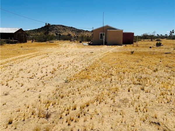 659 N Polands Way, Landers, CA 92285