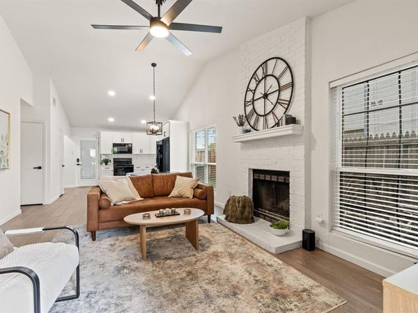834 Versailles Drive , Mesquite, TX 75077
