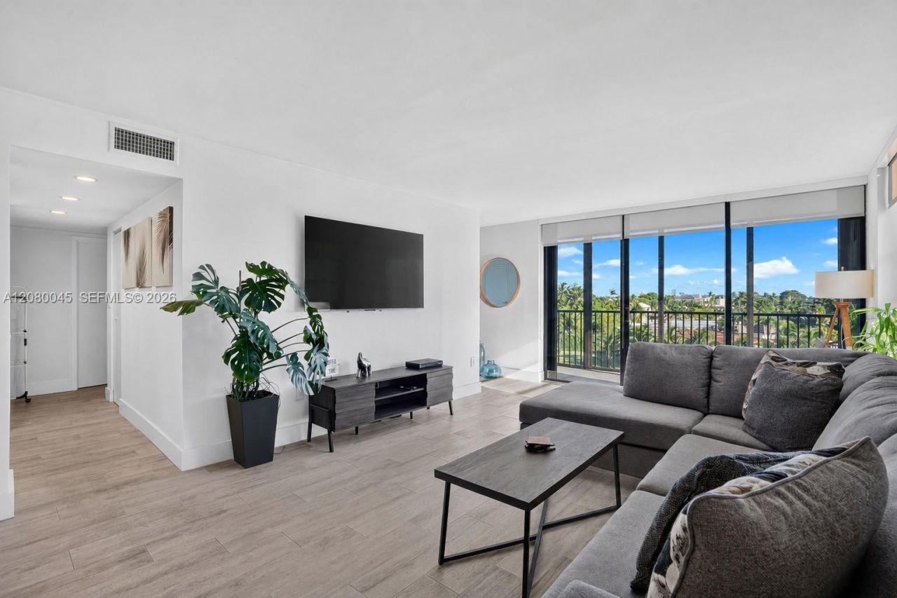 2500 NE 135th St, Unit C311, North Miami, FL 33181 Photo