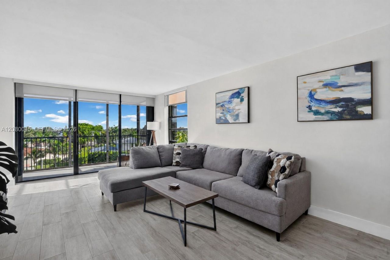 2500 NE 135th St, Unit C311, North Miami, FL 33181 Photo