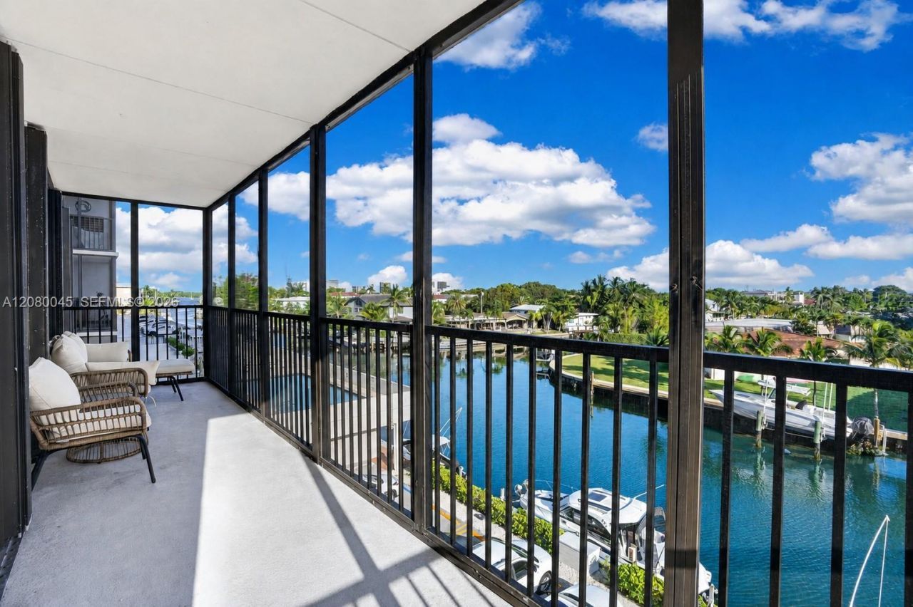 2500 NE 135th St, Unit C311, North Miami, FL 33181 Photo