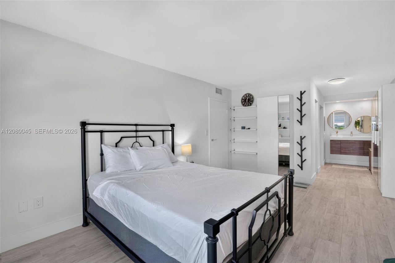 2500 NE 135th St, Unit C311, North Miami, FL 33181 Photo