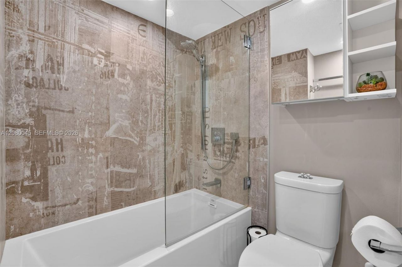 2500 NE 135th St, Unit C311, North Miami, FL 33181 Photo