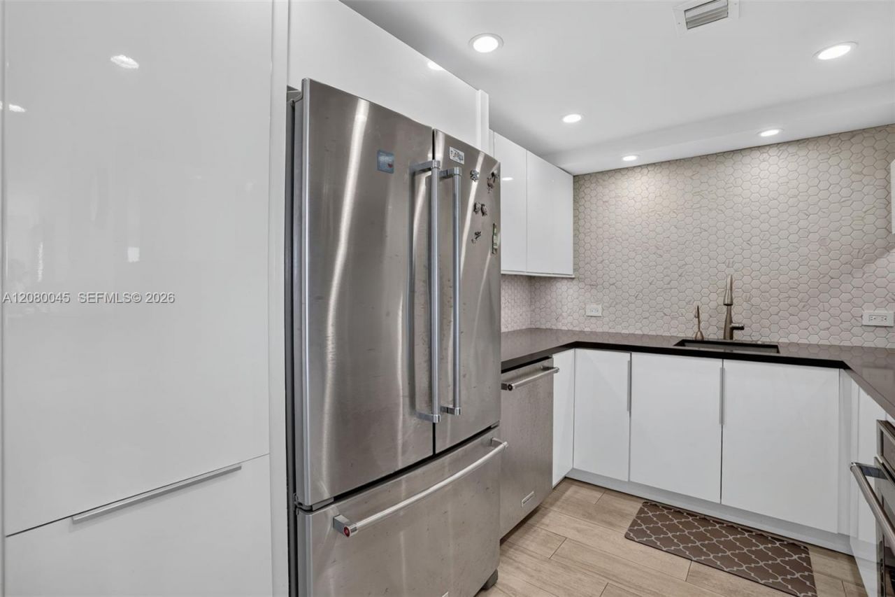 2500 NE 135th St, Unit C311, North Miami, FL 33181 Photo