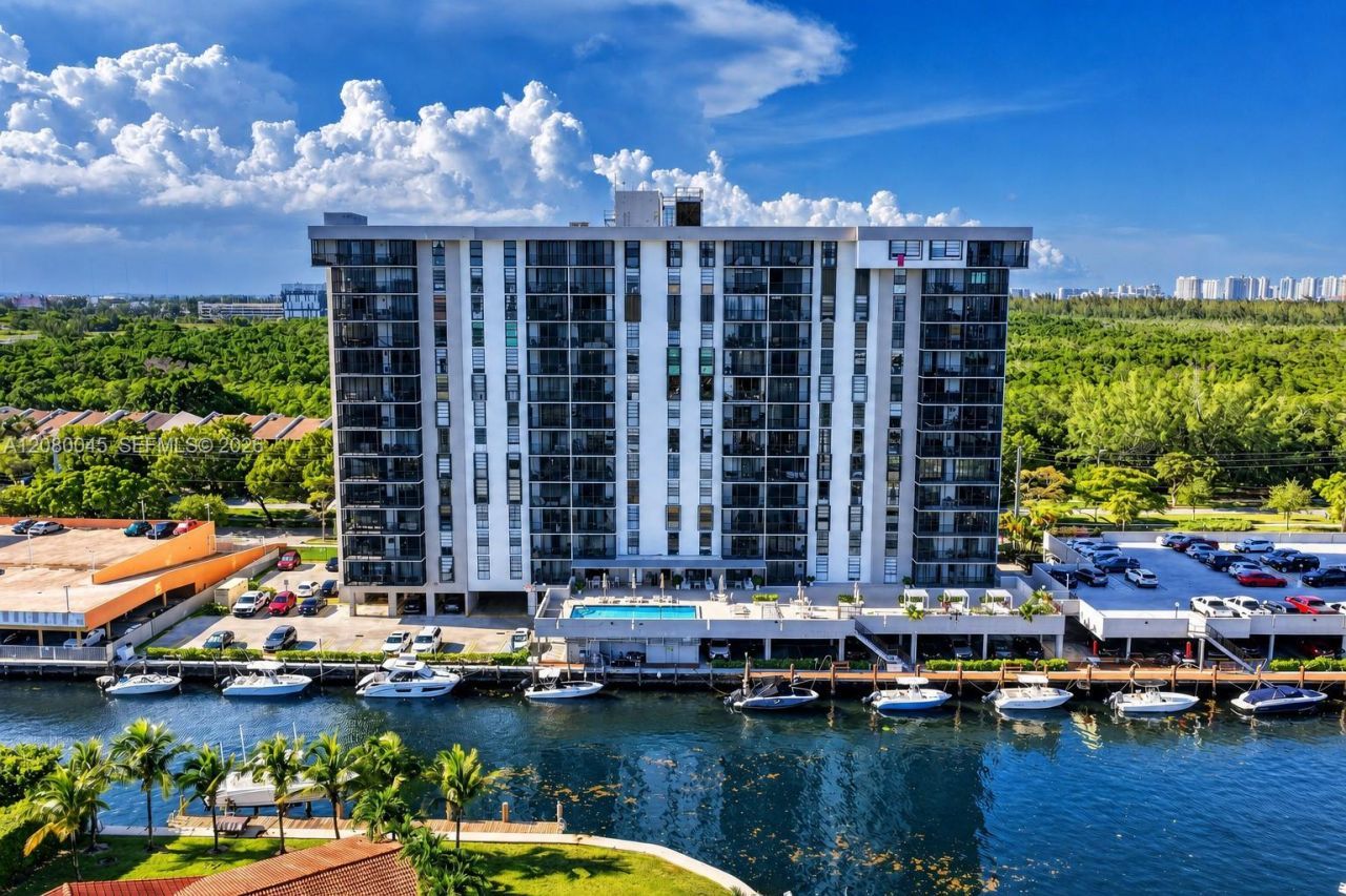 2500 NE 135th St, Unit C311, North Miami, FL 33181 Photo