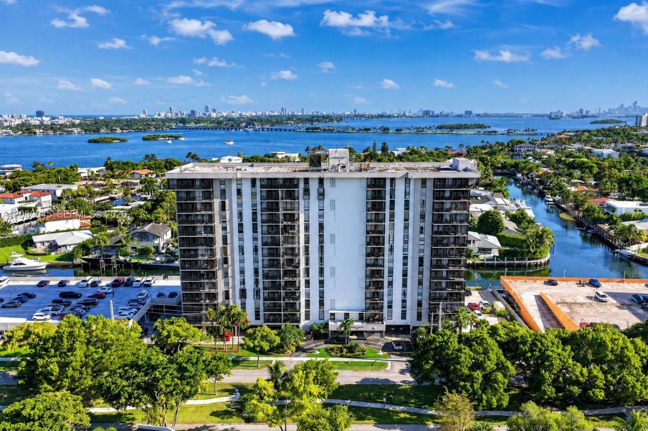 2500 NE 135th St, Unit C311, North Miami, FL 33181 Photo