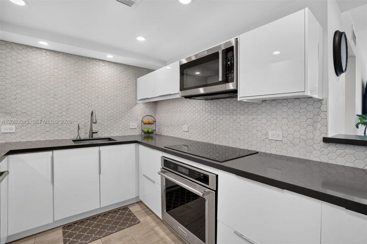 2500 NE 135th St, Unit C311, North Miami, FL 33181 Photo