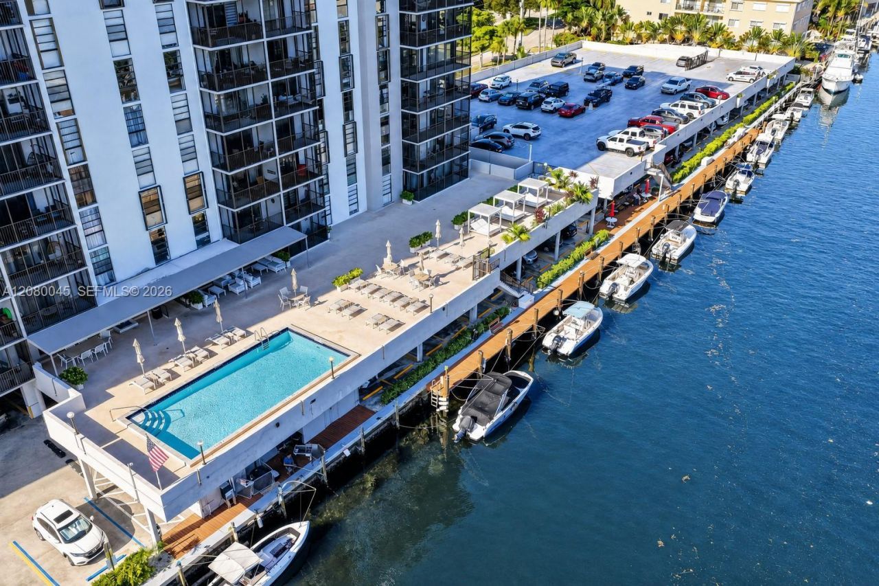 2500 NE 135th St, Unit C311, North Miami, FL 33181 Photo