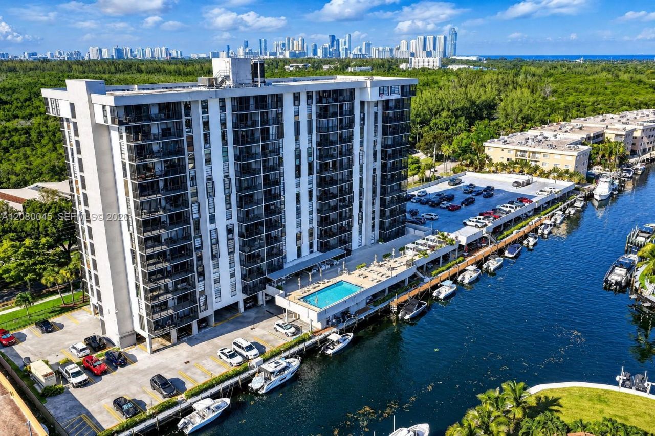 2500 NE 135th St, Unit C311, North Miami, FL 33181 Photo