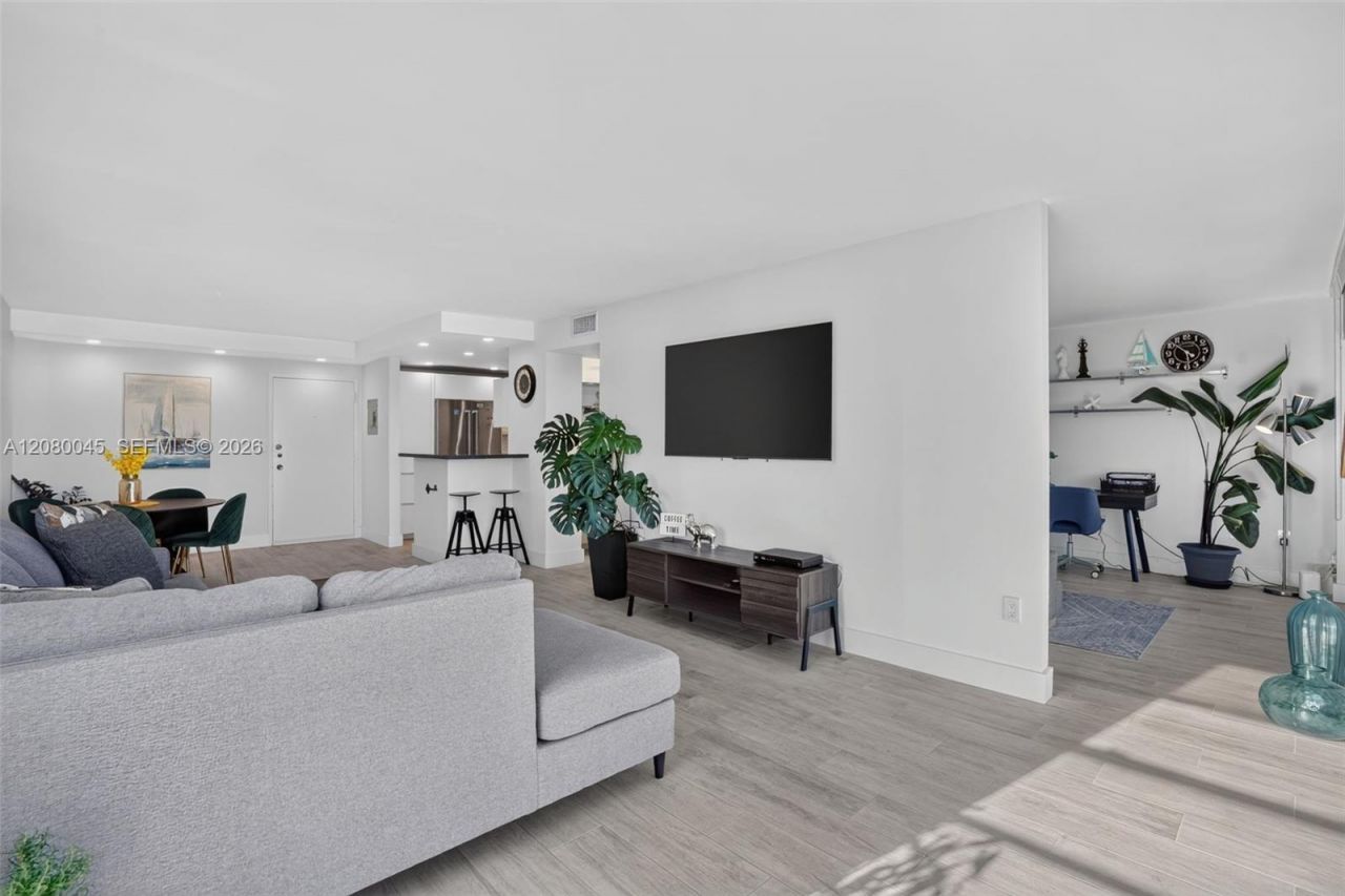 2500 NE 135th St, Unit C311, North Miami, FL 33181 Photo