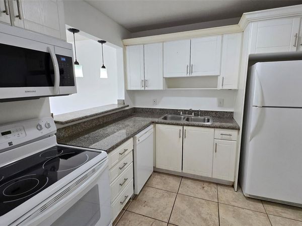 15205 NE 6TH Avenue, Unit D206, Miami, FL 33162
