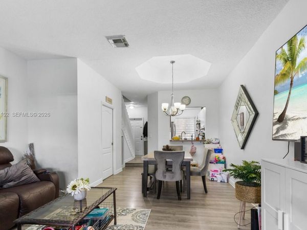 8210 NW 10th St, Unit 4, Miami, FL 33126