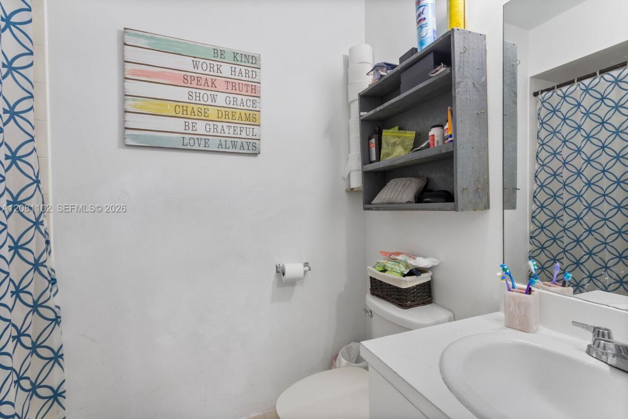 8210 NW 10th St, Unit 4, Miami, FL 33126 Photo