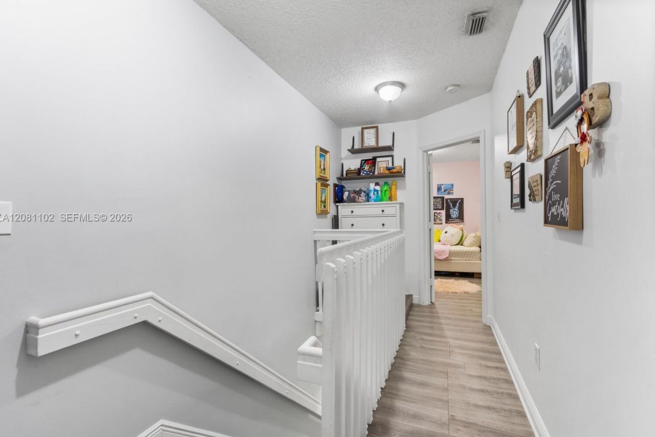 8210 NW 10th St, Unit 4, Miami, FL 33126 Photo
