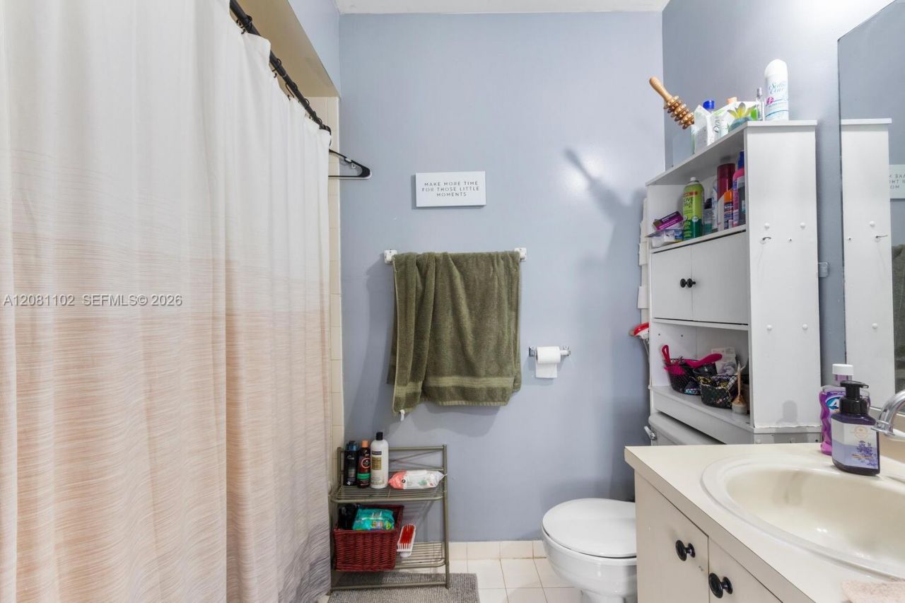 8210 NW 10th St, Unit 4, Miami, FL 33126 Photo