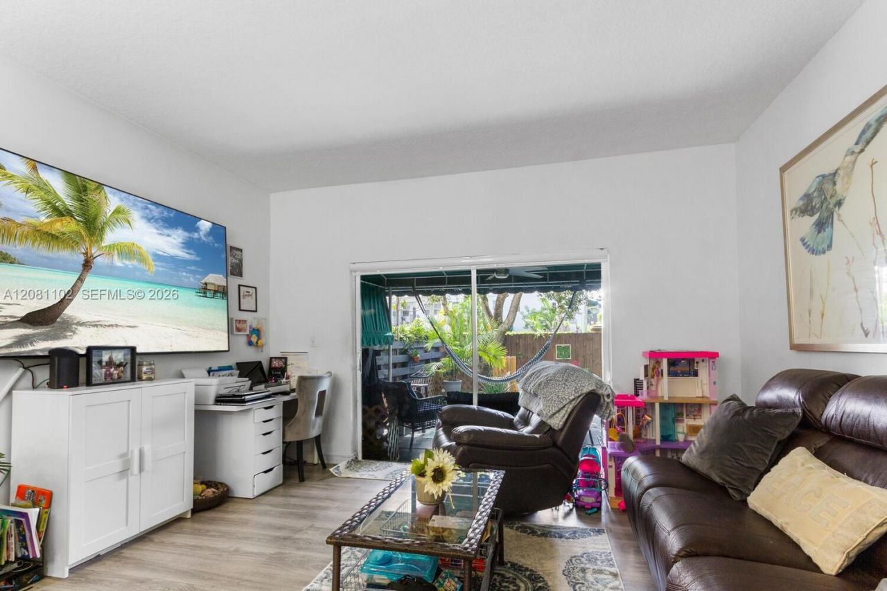 8210 NW 10th St, Unit 4, Miami, FL 33126 Photo