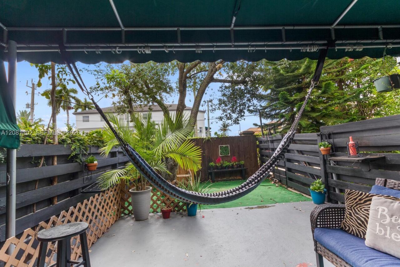 8210 NW 10th St, Unit 4, Miami, FL 33126 Photo