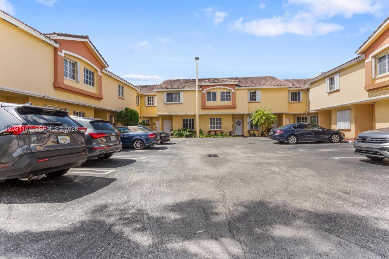 8210 NW 10th St, Unit 4, Miami, FL 33126 Photo