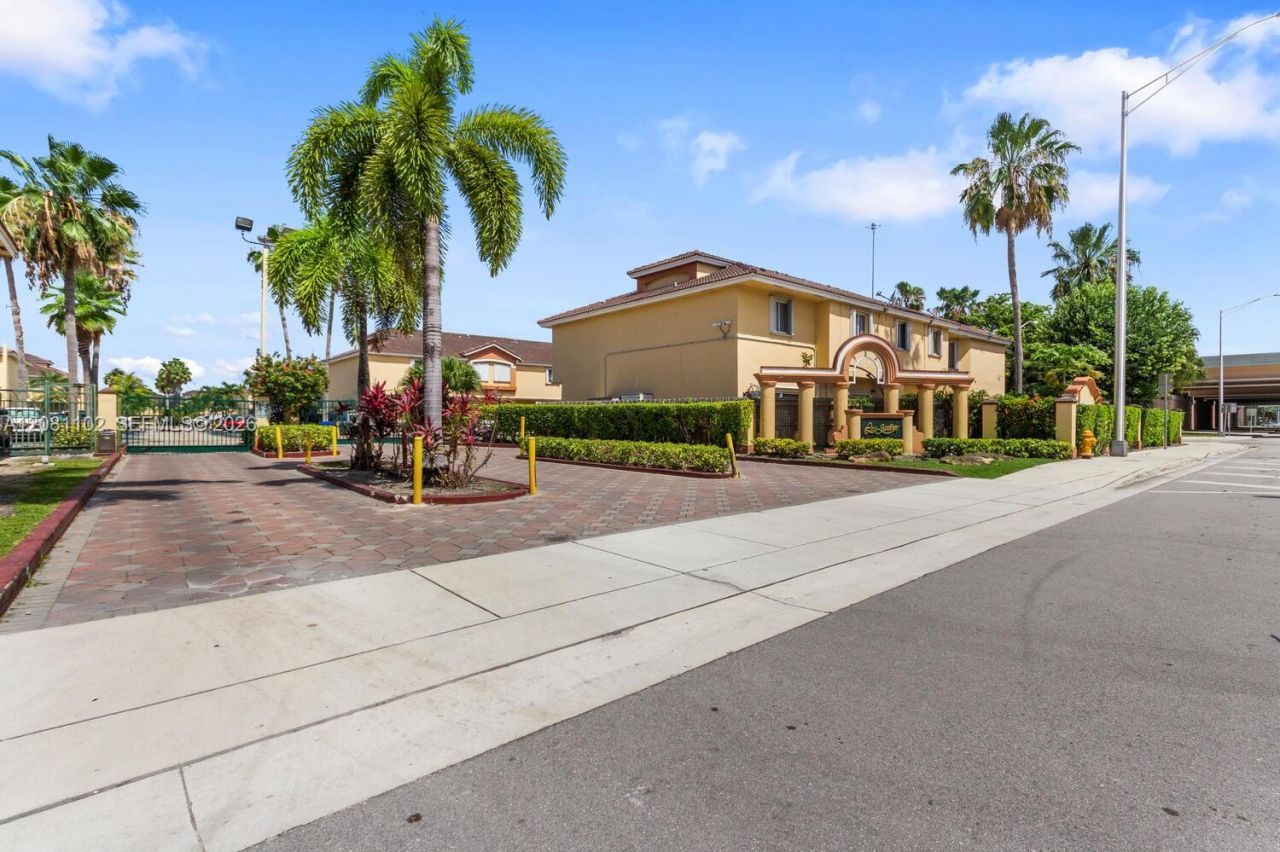 8210 NW 10th St, Unit 4, Miami, FL 33126 Photo