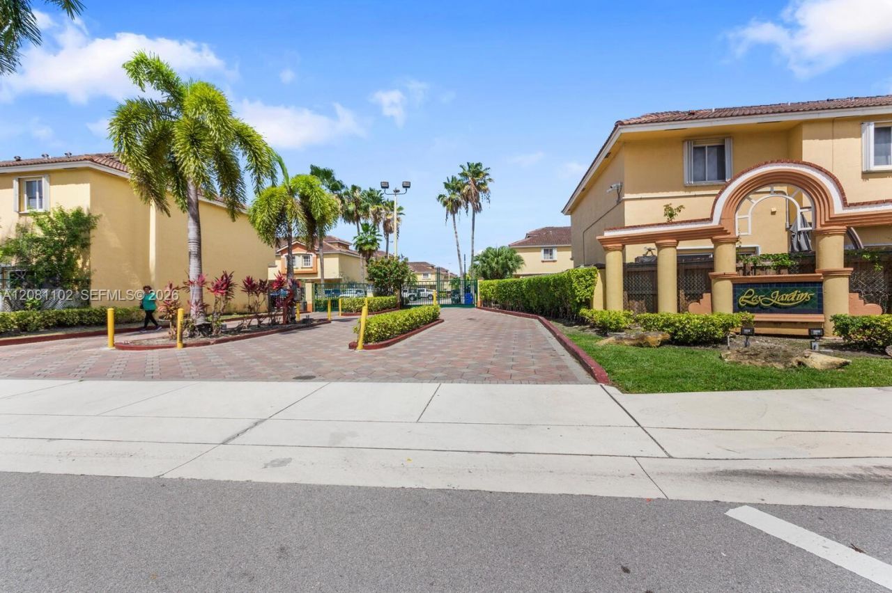 8210 NW 10th St, Unit 4, Miami, FL 33126 Photo