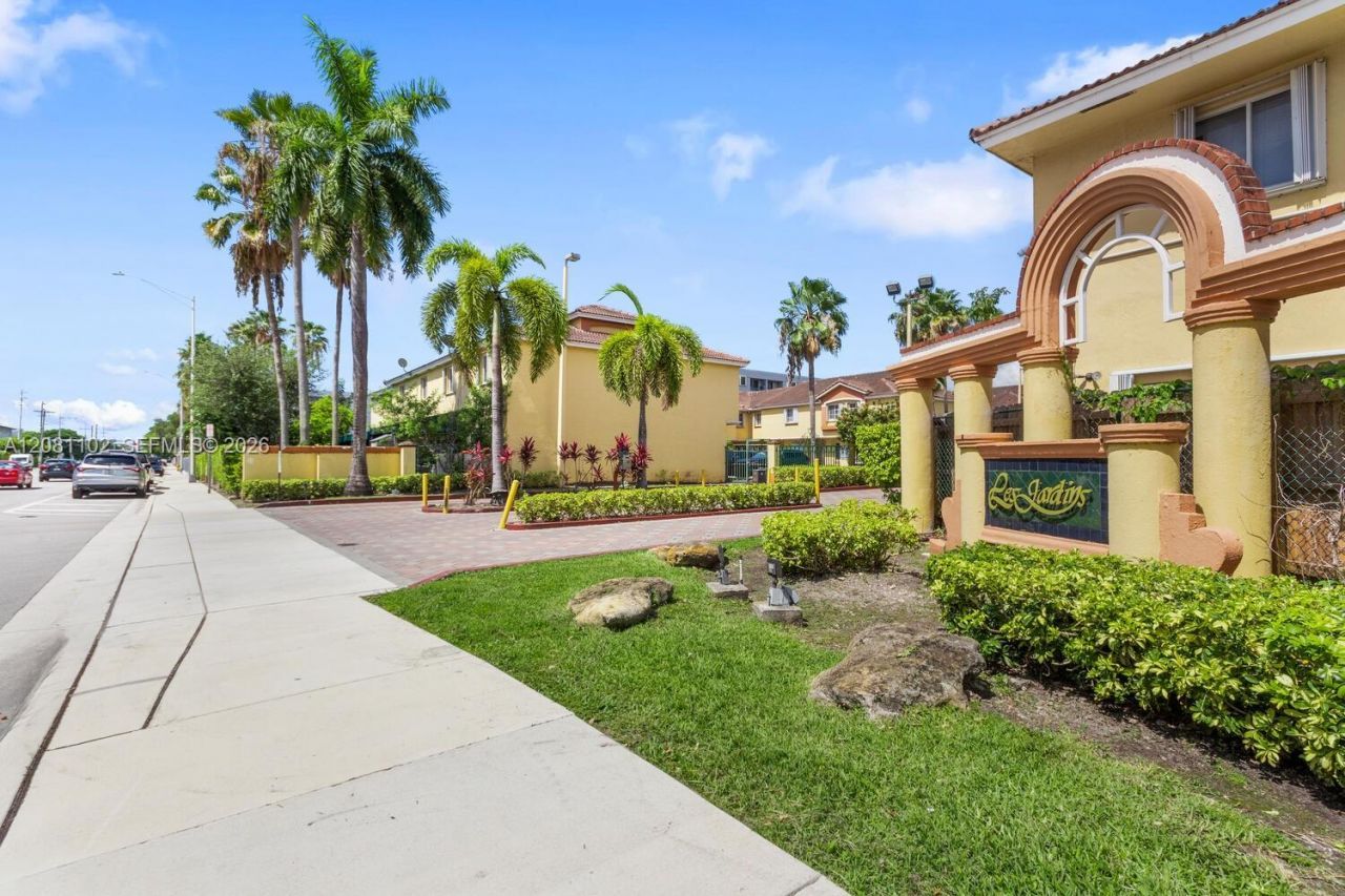 8210 NW 10th St, Unit 4, Miami, FL 33126 Photo