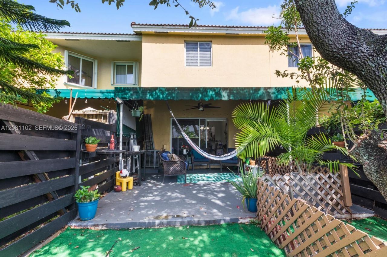 8210 NW 10th St, Unit 4, Miami, FL 33126 Photo
