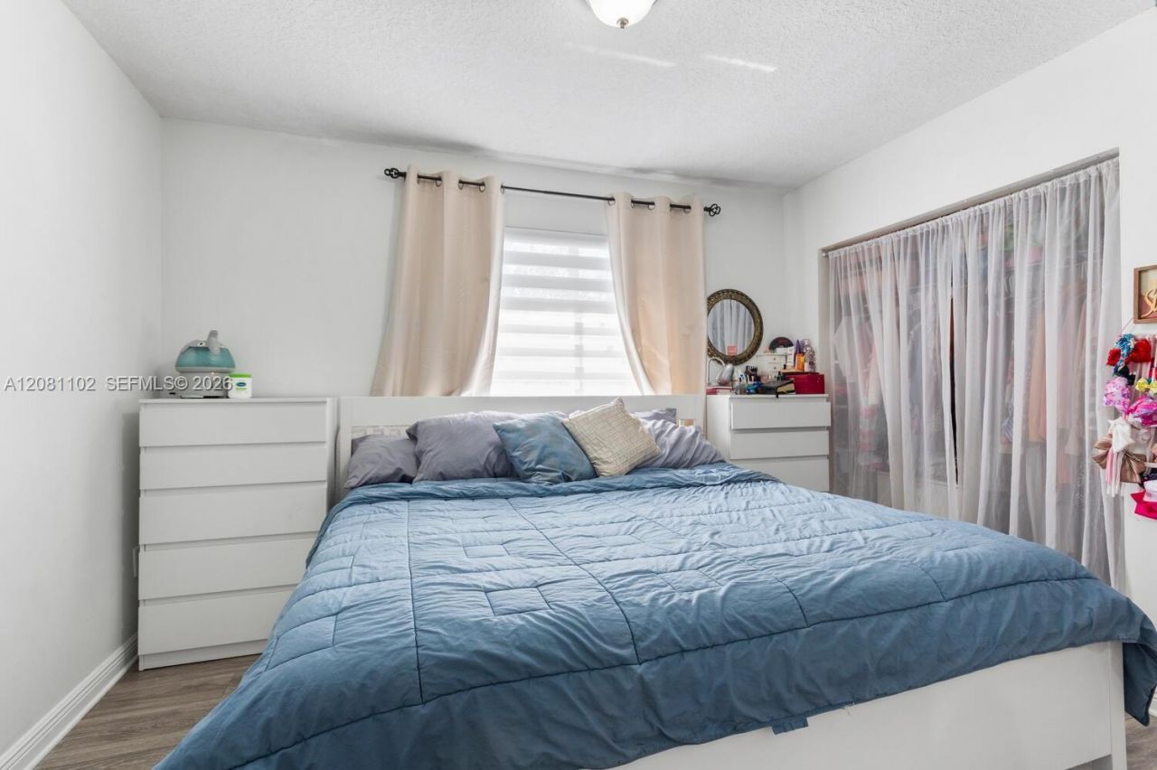 8210 NW 10th St, Unit 4, Miami, FL 33126 Photo