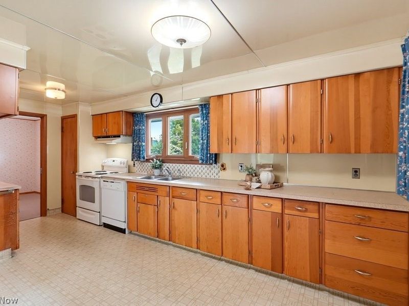 155 W Schultz Avenue, Dalton, OH 44618 Photo 8