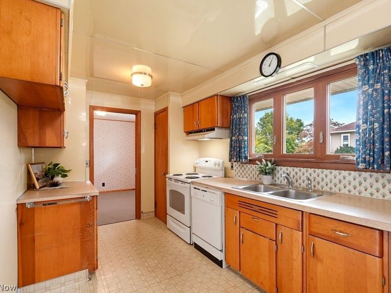 155 W Schultz Avenue, Dalton, OH 44618 Photo 9