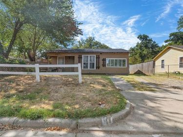 3516 Wilbarger Street , Fort Worth, TX 76119