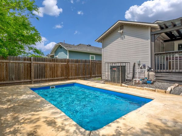 704 Cuney, San Antonio, TX 78210