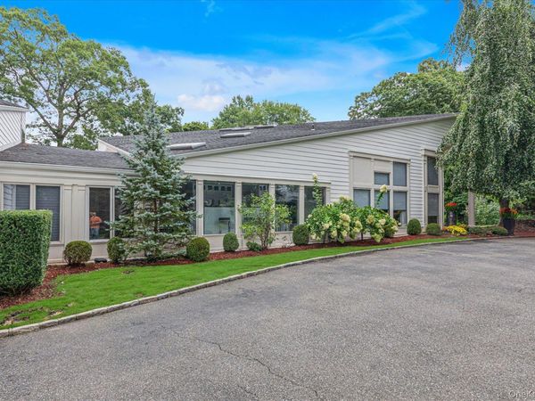 5 Carol Lane, Upper Brookville, NY 11545