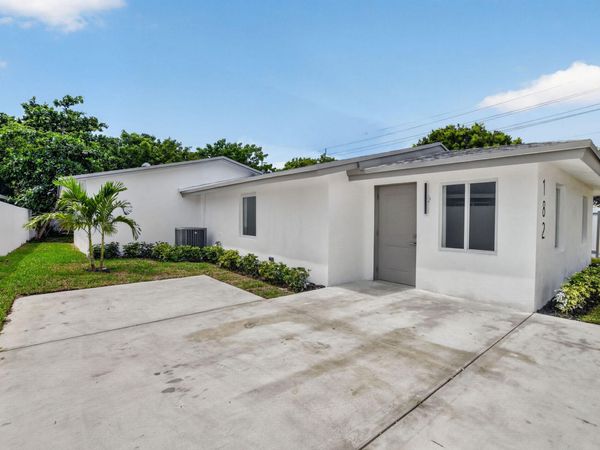 182 SW 6 Street, Deerfield Beach, FL 33441