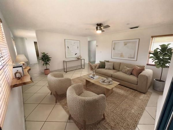 62 W 44th St , Hialeah, FL 33012