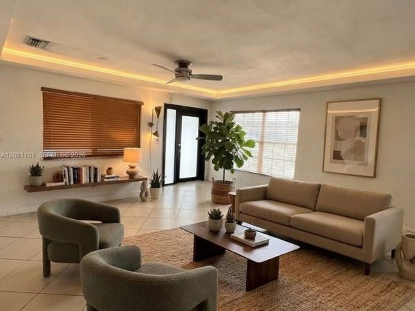62 W 44th St , Hialeah, FL 33012