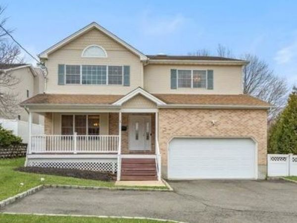 1 Fairway Drive , Old Bethpage, NY 11804